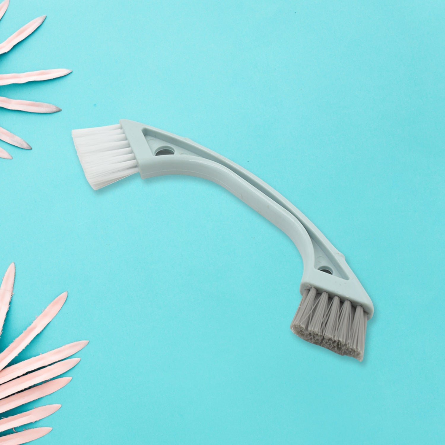 Double-sided cleaning brush for home use