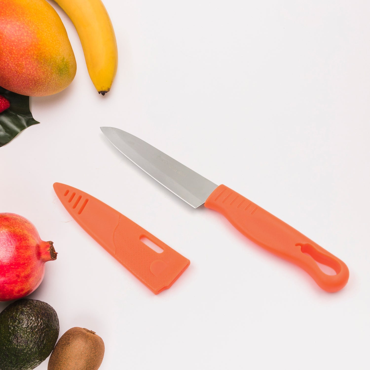 High-quality stainless steel knife with ergonomic handle and blade cover