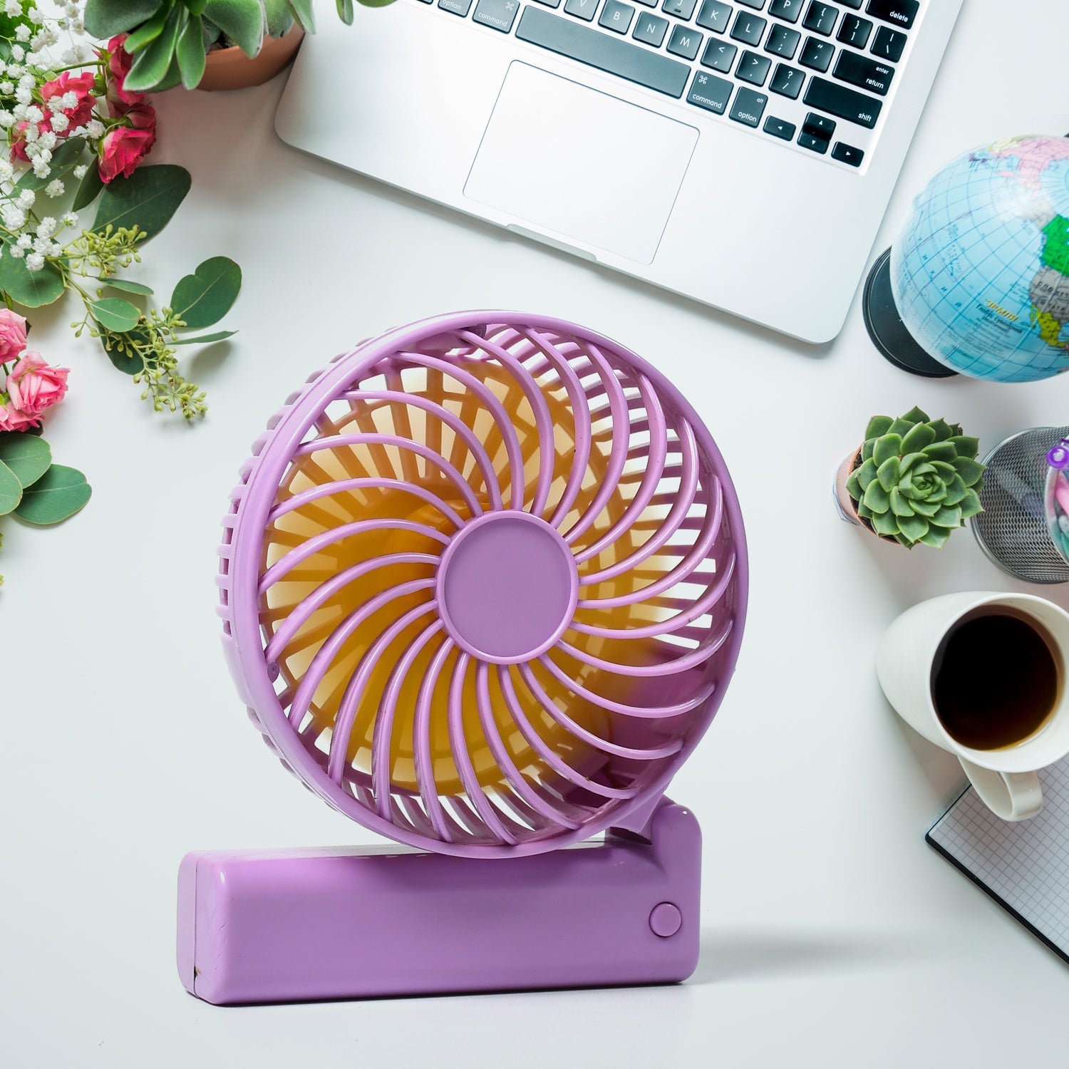 Portable fan with built-in rechargeable battery