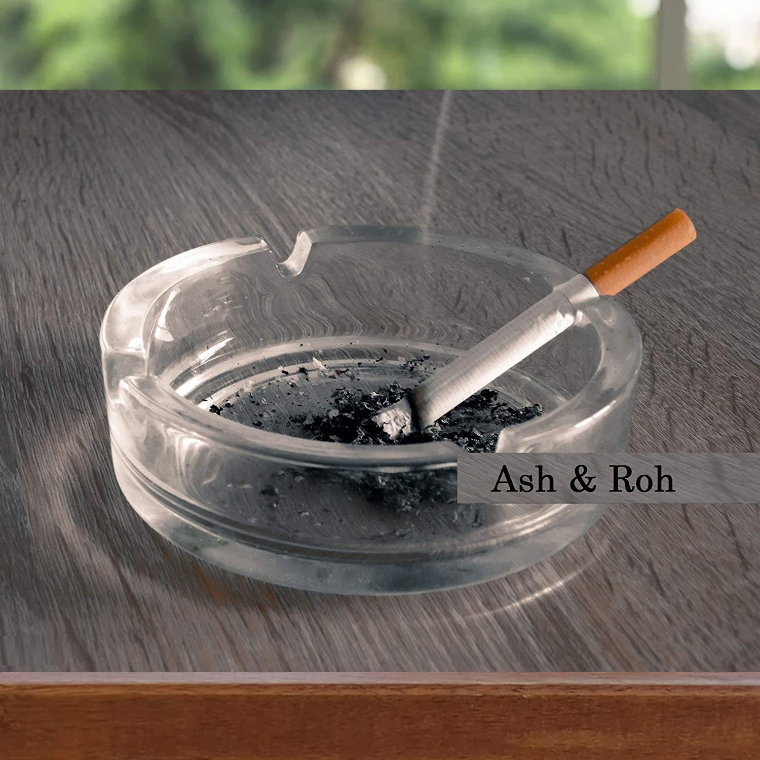 Round crystal ashtray, suitable for cigars and cigarettes.