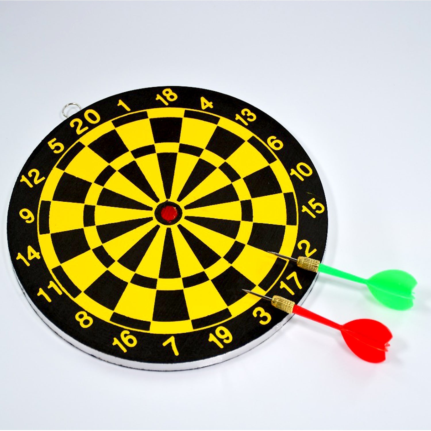 Kids' dartboard with 2 darts for indoor play