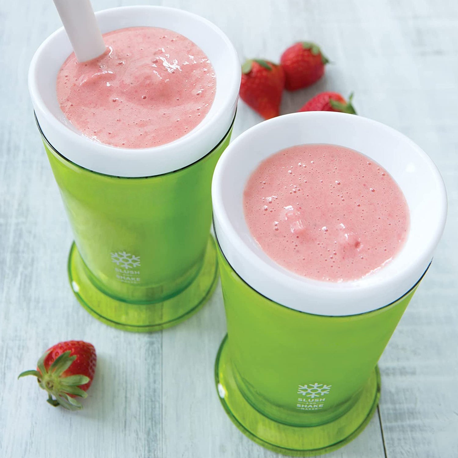 Slush maker cup with freezer core for quick smoothies