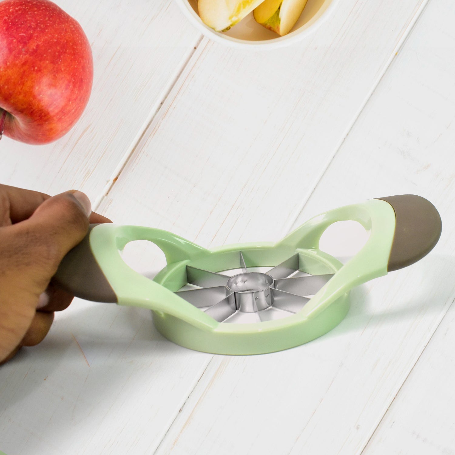 Fruit and Vegetable Cutter Stainless Steel Fruit Separator, 8-cut apple slicer (1 Pc)