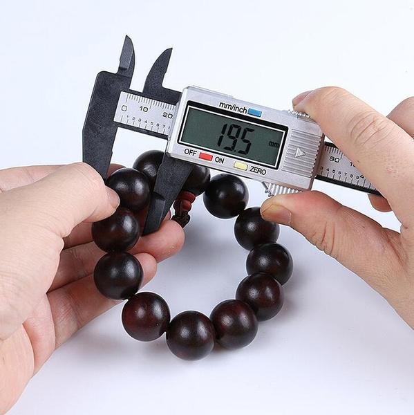 LCD digital caliper for measuring