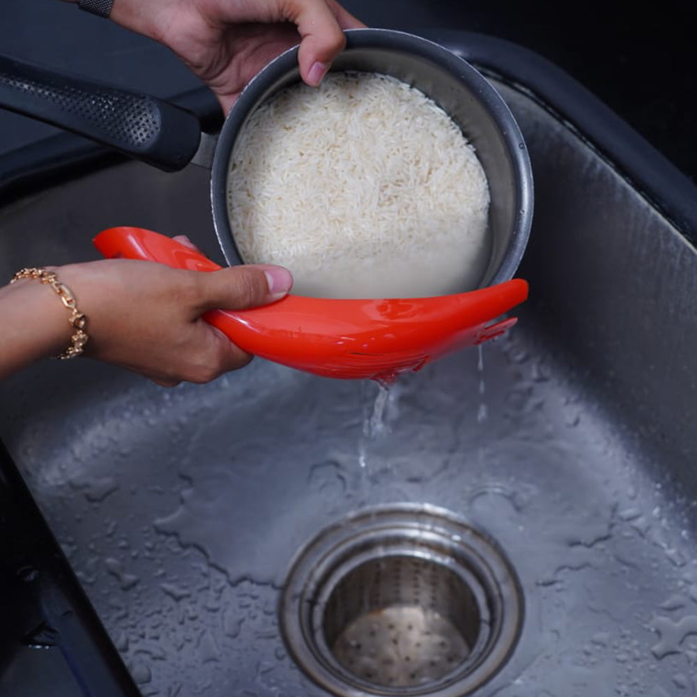 Strainer spoon for rice washing