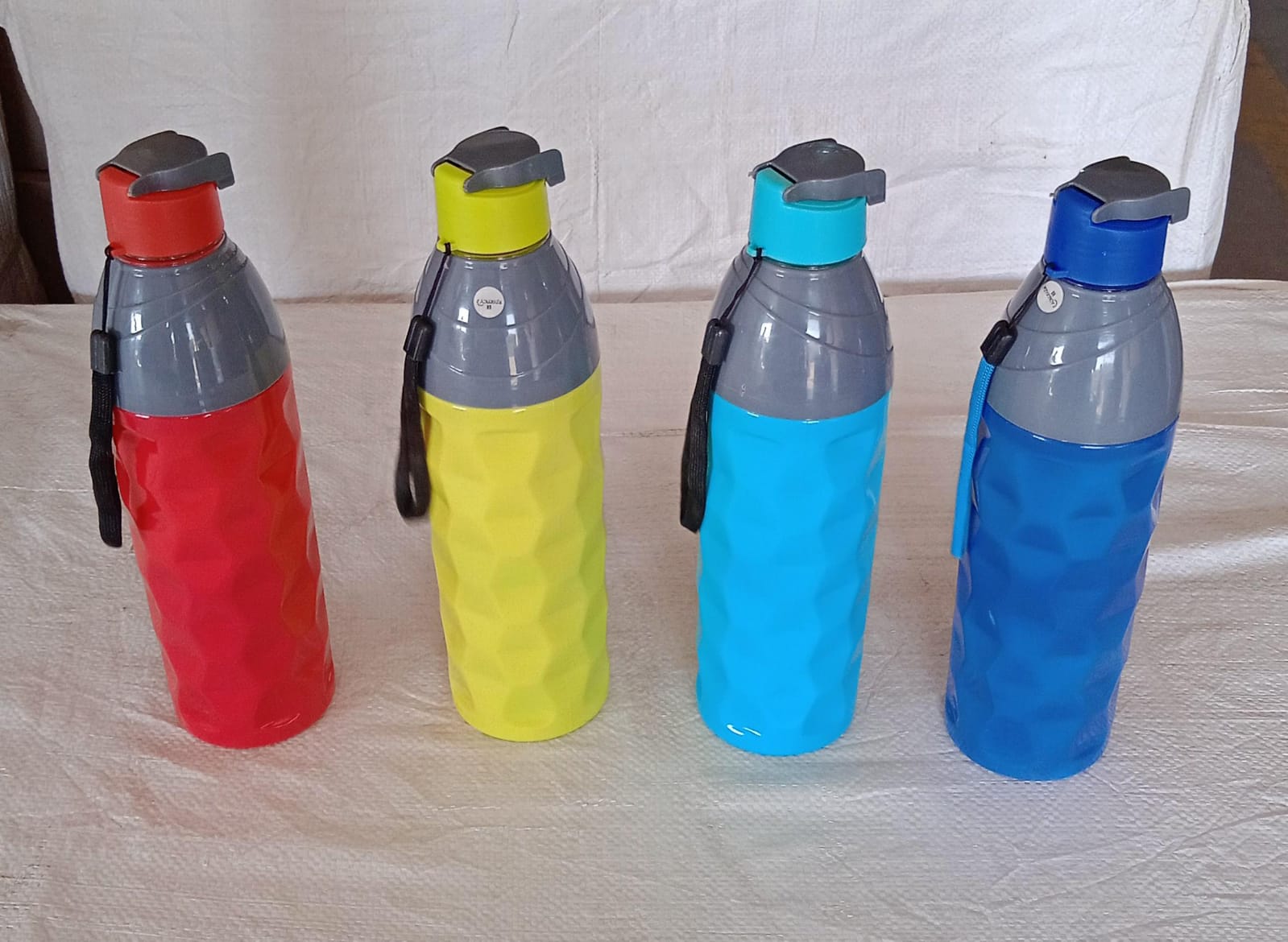 Leakproof BPA-free 1.8L insulated sports water bottle, mix color with dori.