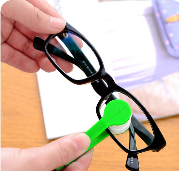 Lens cleaner for eyeglasses and sunglasses, microfiber, portable.