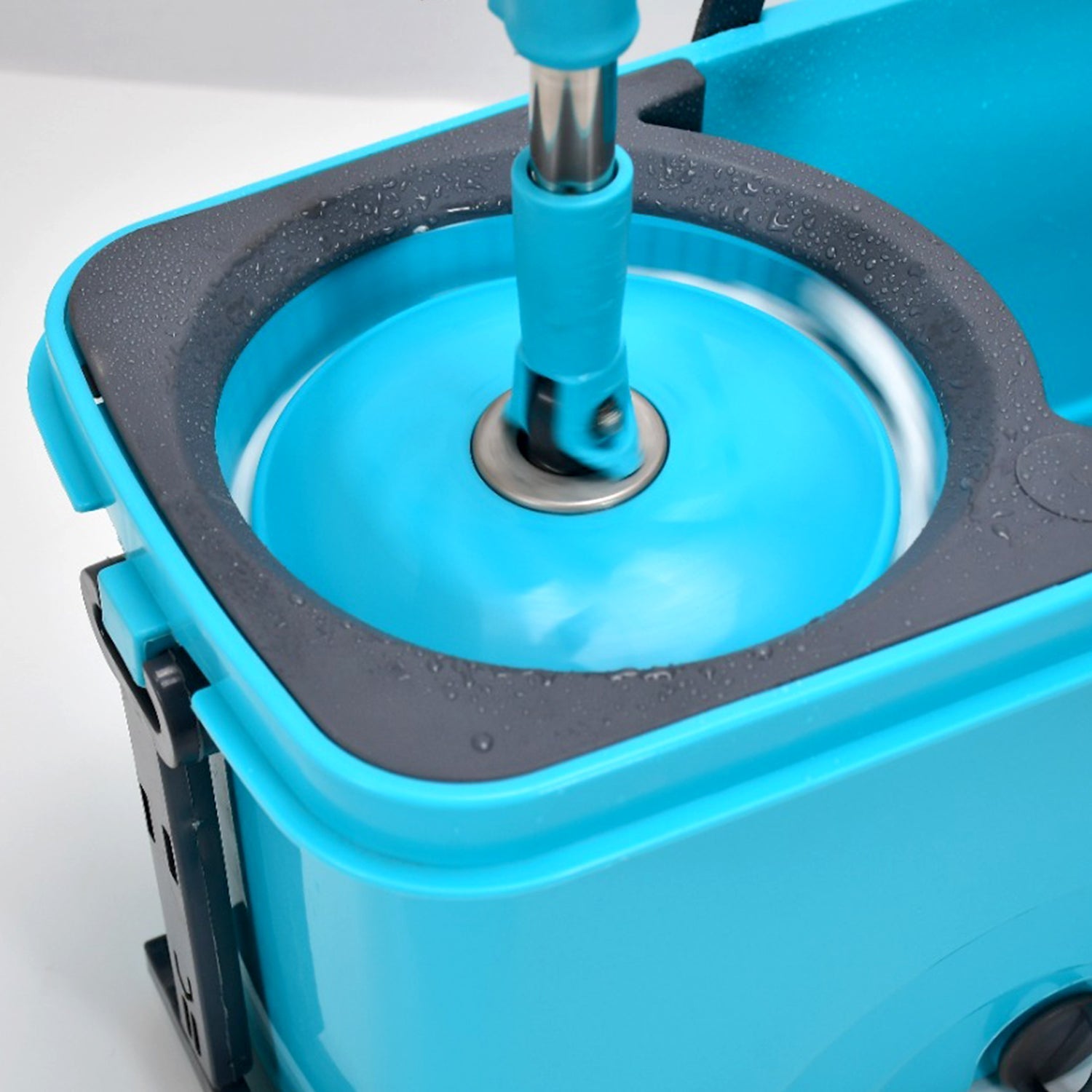 Easy spin mop for quick floor cleaning