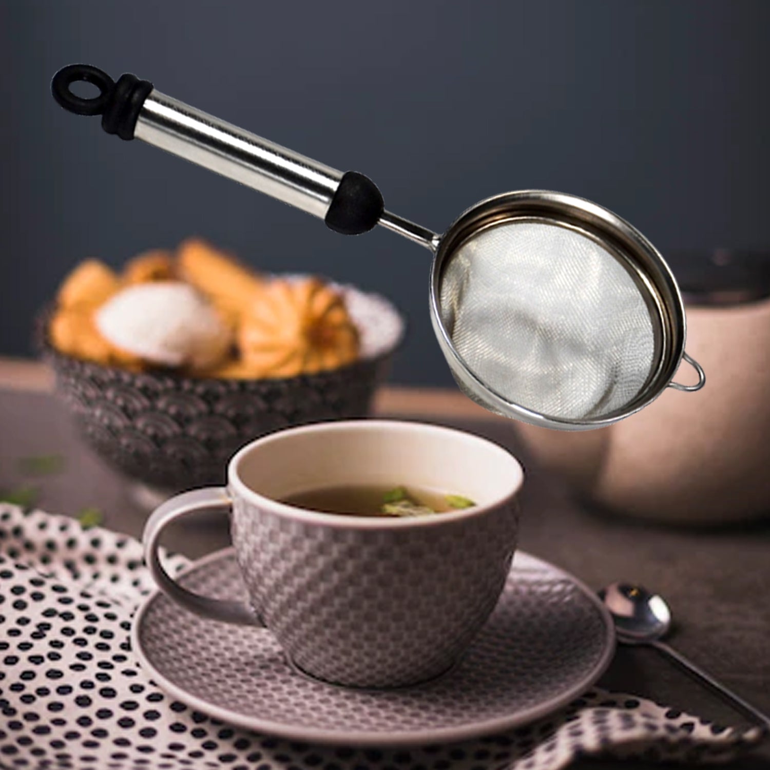 Fine mesh stainless steel strainer for juice and tea