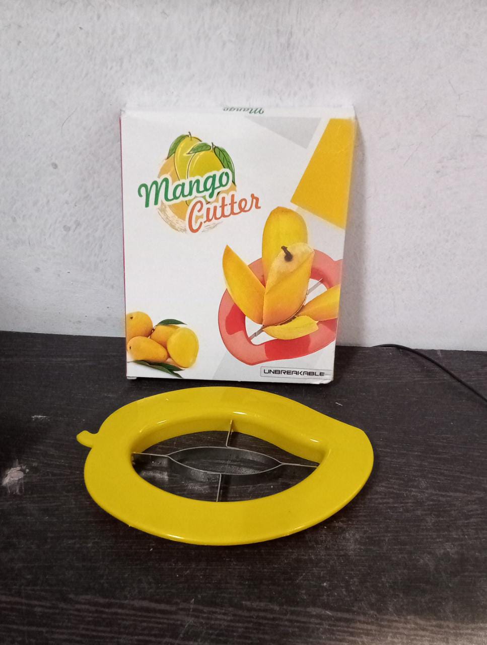 Tool for cutting mangoes easily