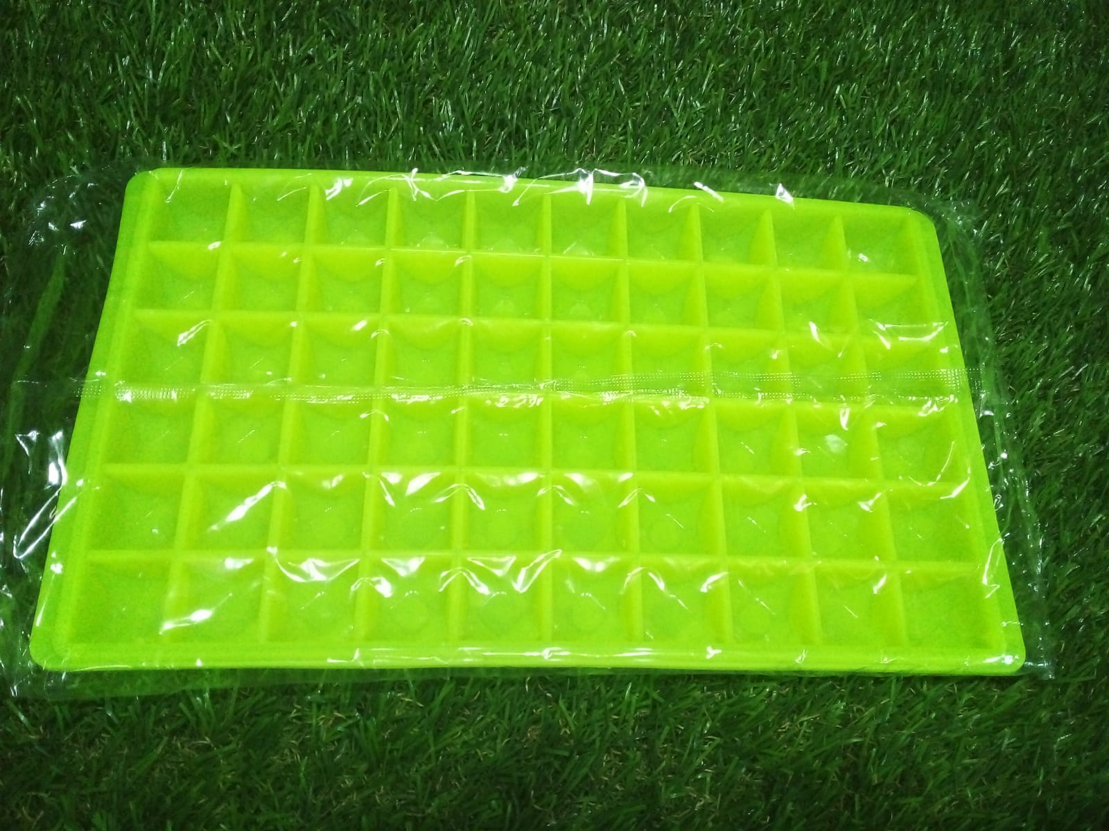 60Cavity Ice Tray perfect for ice cube.