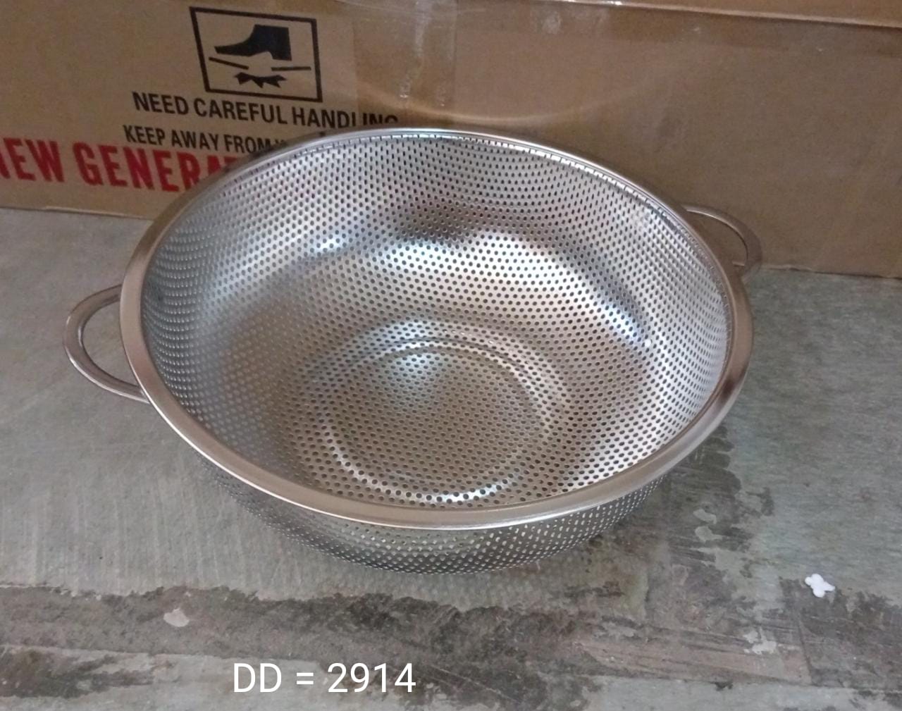 Collapsible strainer for kitchen use.