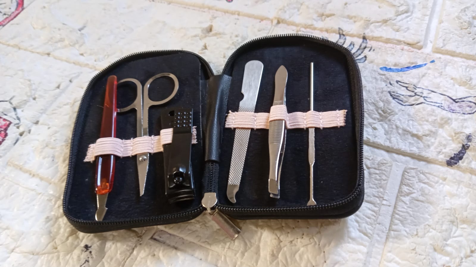 Elegant leather case for 6-piece nail clippers set