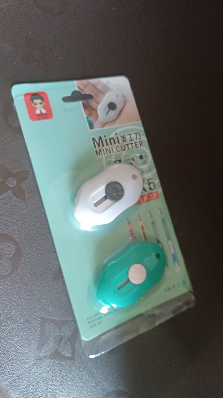 Mini Cloud Shape Cutter Portable Cute Box Cutter (2 Pcs Set)