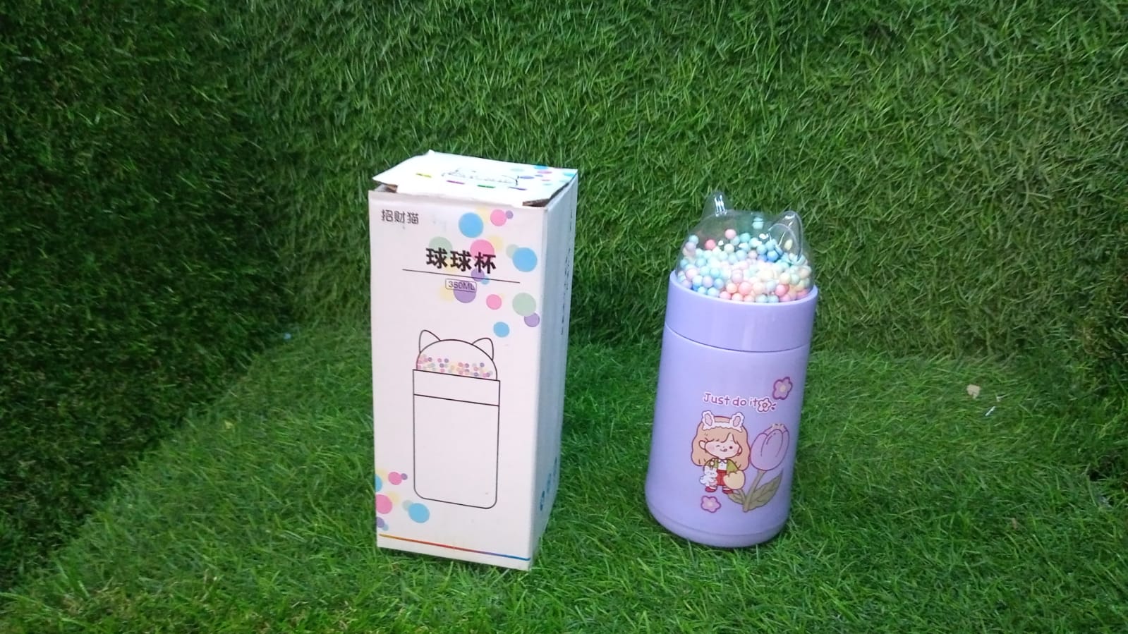 Stylish glass bottle for children’s daily use.