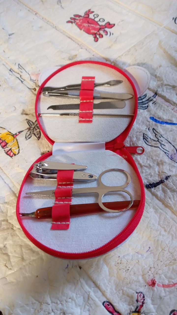 Nail clippers set with case for travel